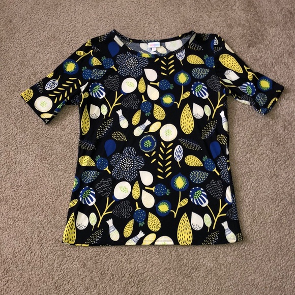 LuLaRoe Tops - Lularoe Gigi top